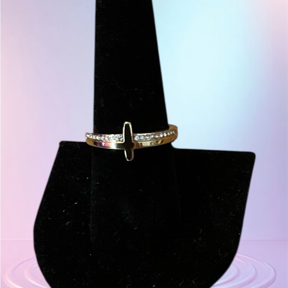 Elegant Gold and Silver Women's Ring
Stainless Steel